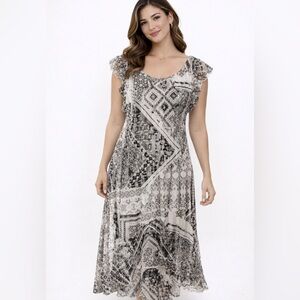 ✨Simon Chang Black and White Lace Patterned Maxi Dress🤍